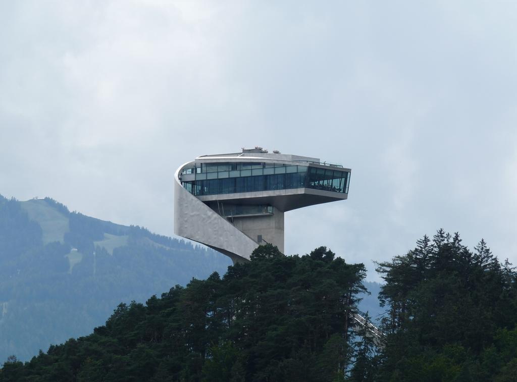 Riedz Apartments Innsbruck- Zentrales Apartmenthaus Mit Gruener Oase ภายนอก รูปภาพ